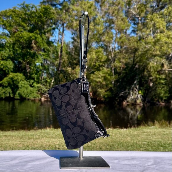 COACH Chelsea Signature Jacquard & Patent Leather Turnlock Wristlet Black 40809 - Picture 1 of 16